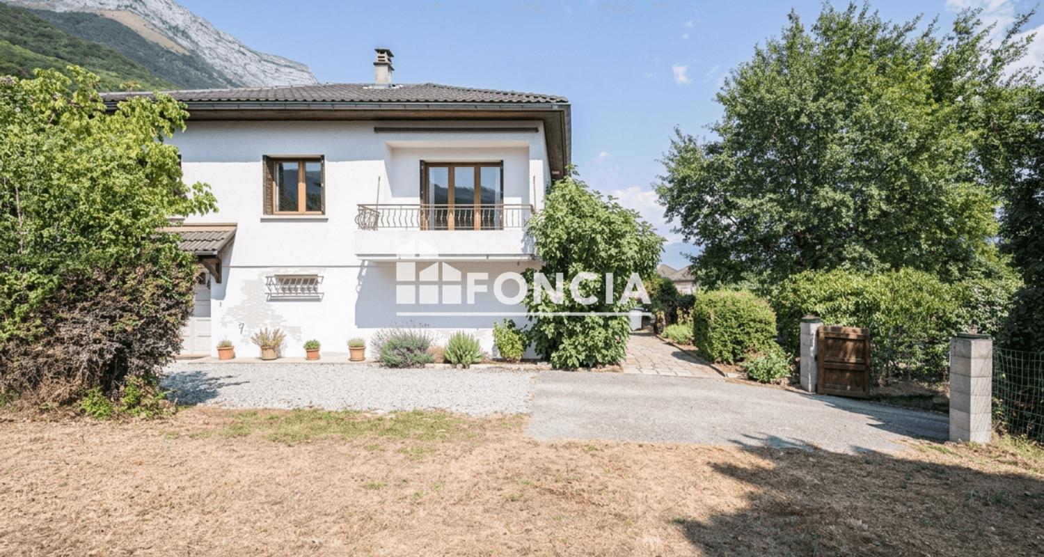 Maison individuelle de 85 m² avec vaste terrain arboré de 809 m² à Saint-Pierre-d'Albigny