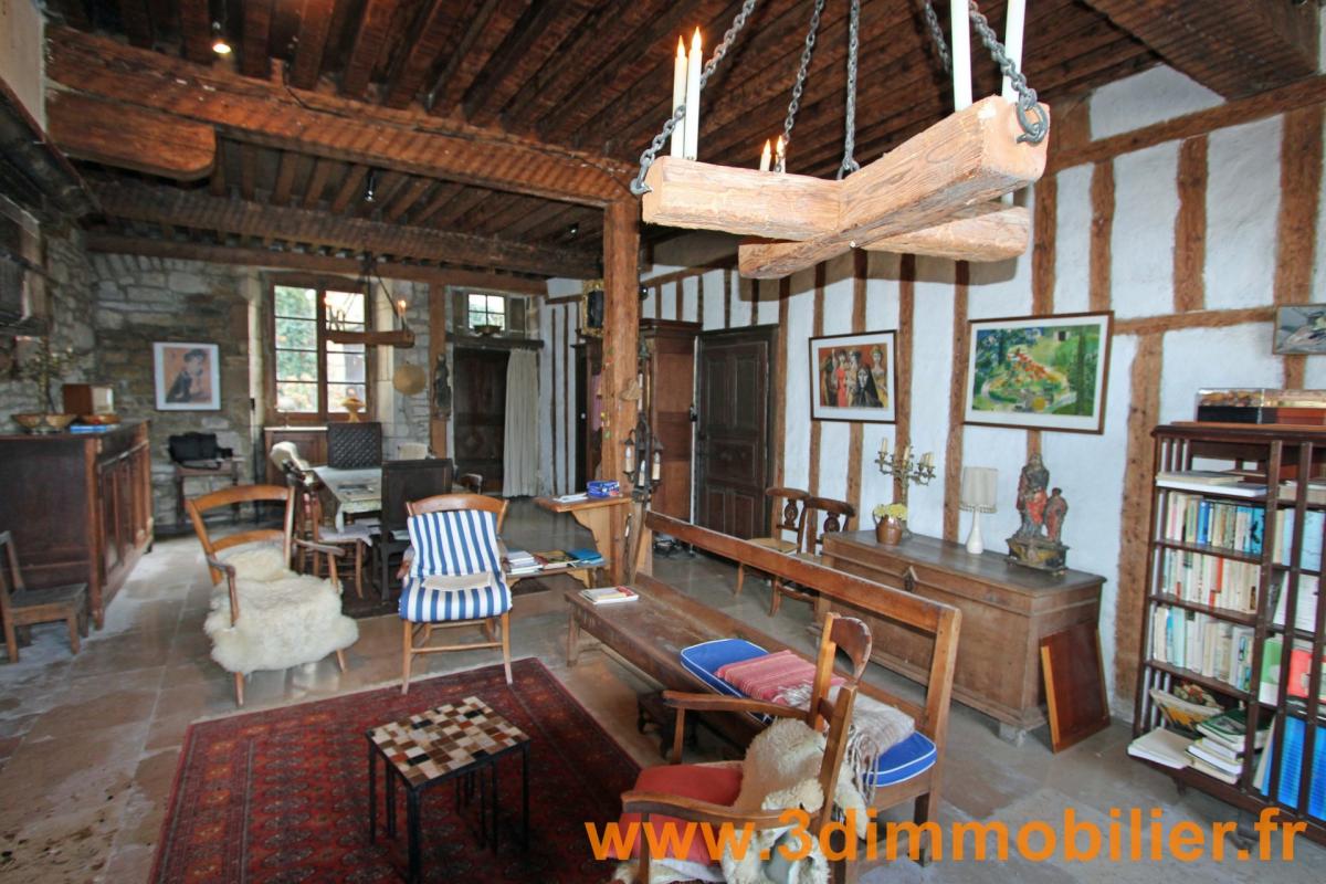 Lons-le-Saunier (39 JURA), à vendre maison en pierres de Maître du 16e siècle - Photo 2