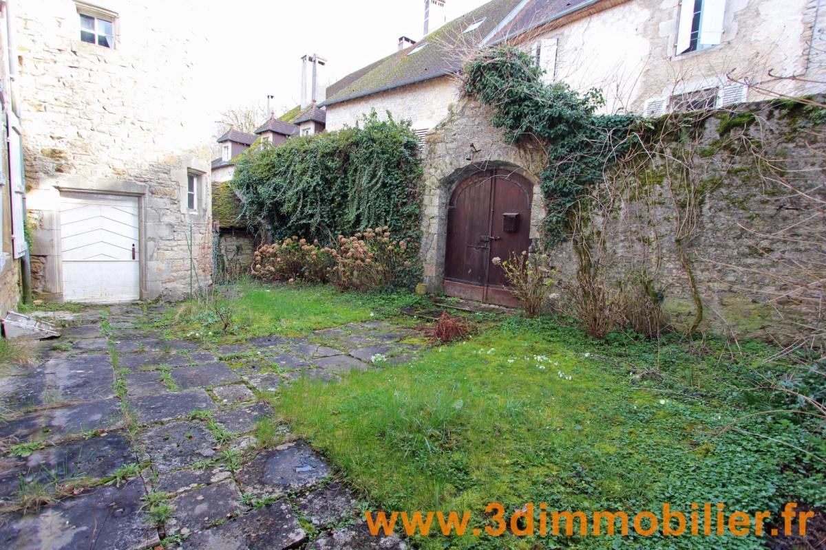 Lons-le-Saunier (39 JURA), à vendre maison en pierres de Maître du 16e siècle - Photo 4