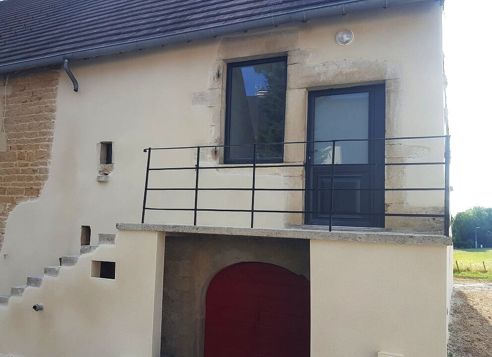 LONS-LE-SAUNIER (39), MAISON À VENDRE ENTIÈREMENT RÉNOVÉE  (louée) de 85 M², deux chambres, terrain 288 M² - Photo 2