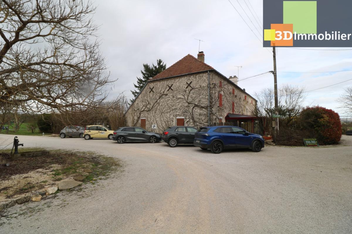 A vendre aux portes de Dole domaine en pierres de 14 pièces sur 606 m² habitables avec grand terrain de 18902m² - Photo 3