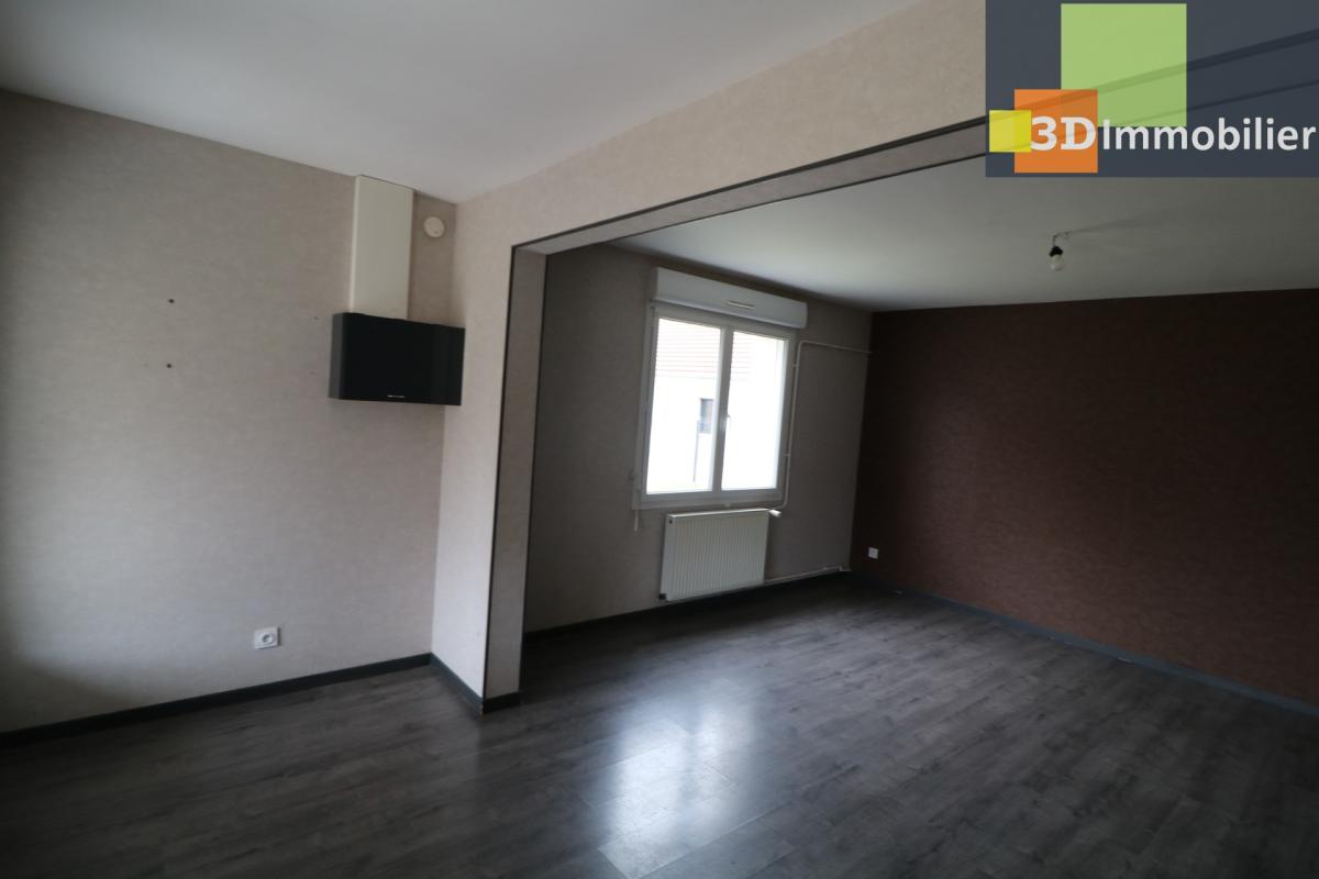 Au centre de Chaussin à vendre agréable maison  en bon état de 5 pièces, avec plusieurs dépendances - Photo 2