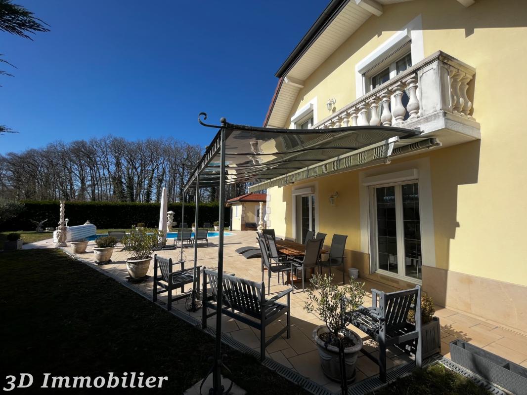Secteur Veigy-Foncenex (74140), situé à deux minutes de la frontière, venez découvrir cette très belle maison d’architecte de 10 pièces d’une surface habitable de 210 m2 avec piscine, sauna et pool-house, grande terrasse avec cuisine d’été - Photo 2