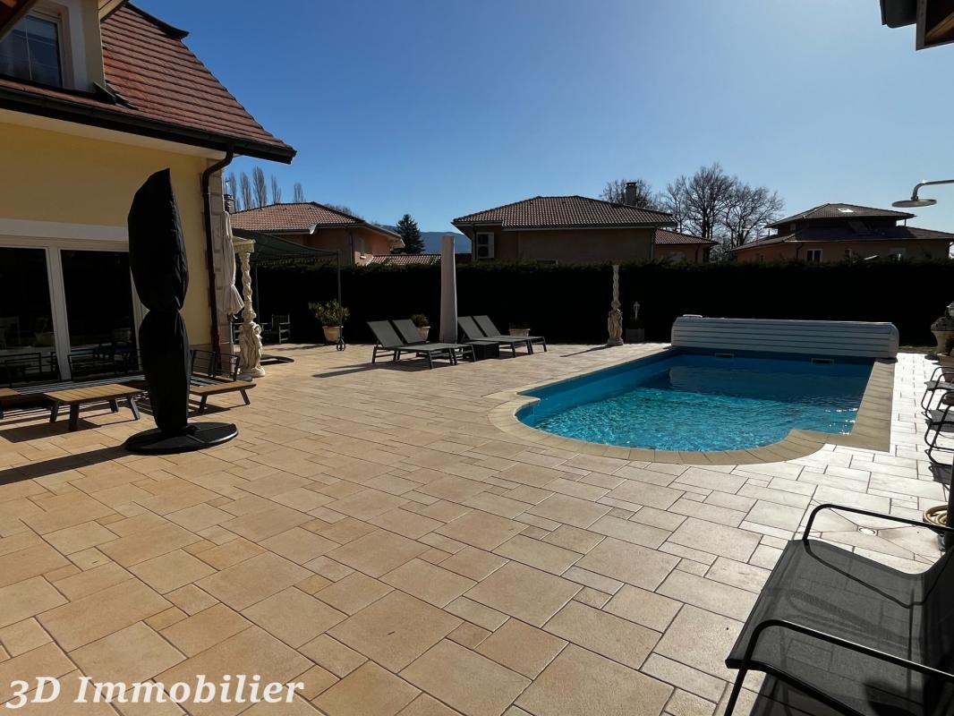 Secteur Veigy-Foncenex (74140), situé à deux minutes de la frontière, venez découvrir cette très belle maison d’architecte de 10 pièces d’une surface habitable de 210 m2 avec piscine, sauna et pool-house, grande terrasse avec cuisine d’été - Photo 4