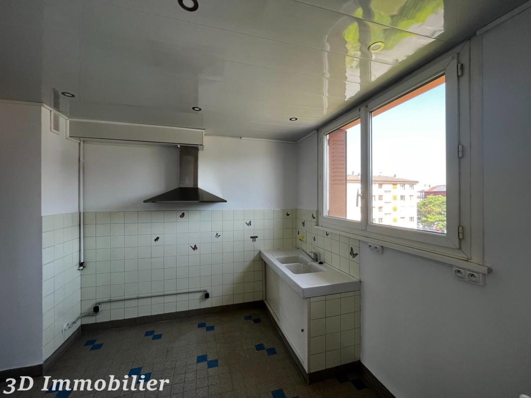 Secteur Ville-la-Grand, (74100),  venez découvrir cet appartement T3 avec balcon, situé à 2 minutes de la frontière et proche de toutes commodités, d’une surface de 61.15 m2 - Photo 4