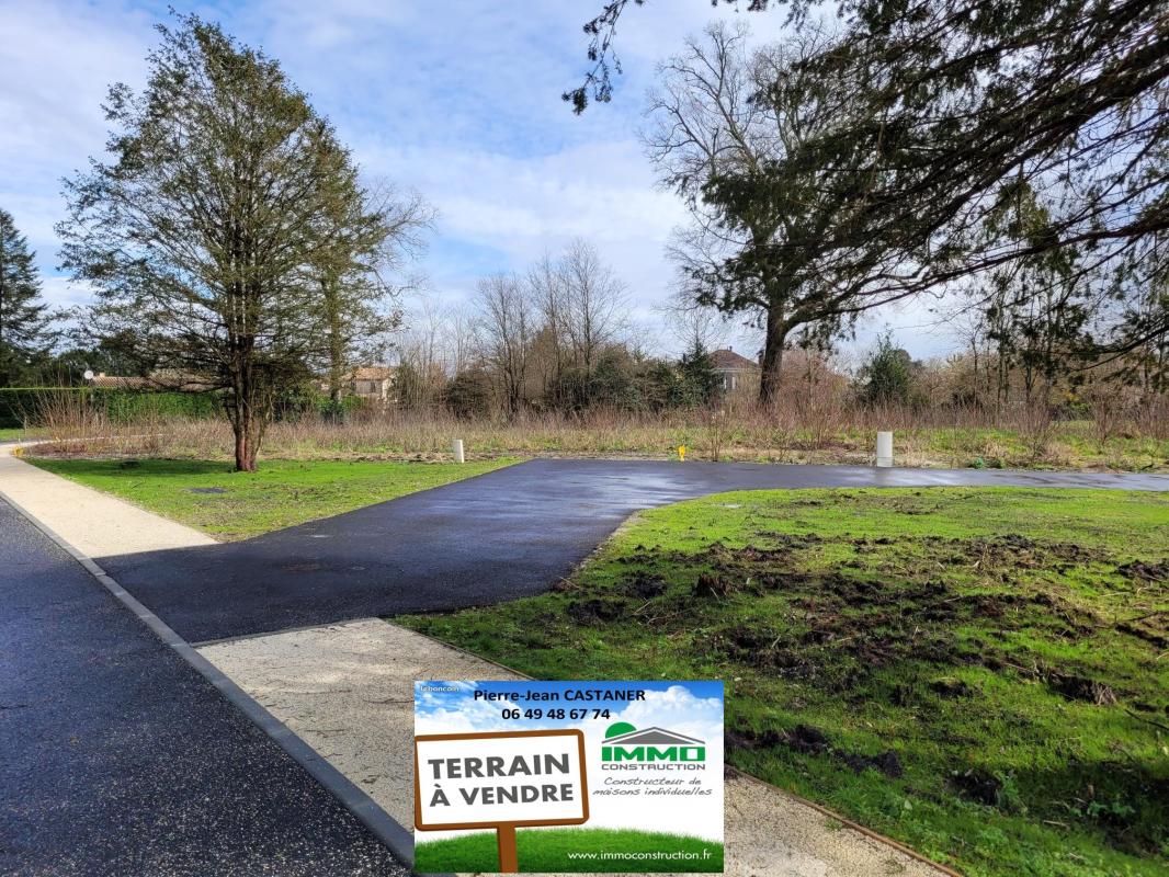 TERRAIN VIABILISE DE 800 M²