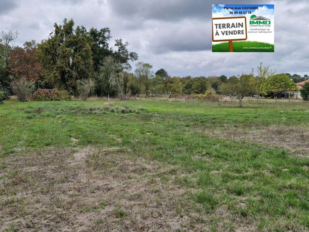 TERRAIN DE 830 M²