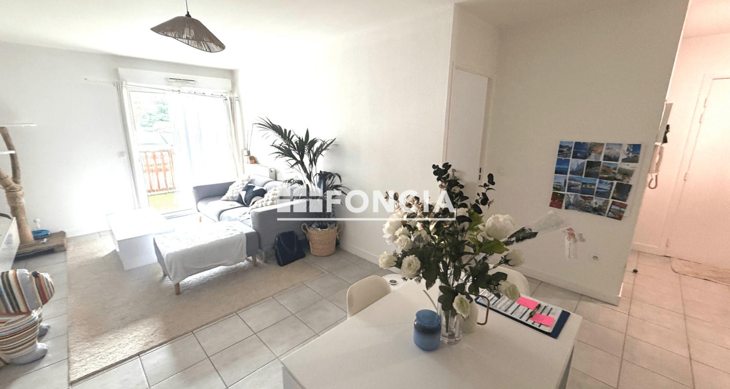 VENDU LOUE TARNOS AGREABLE ET SPACIEUX T2 DE 52 M2 AVEC TERRASSE EXPOSEE EST et PLACE DE PARKING EN SOUS-SOL