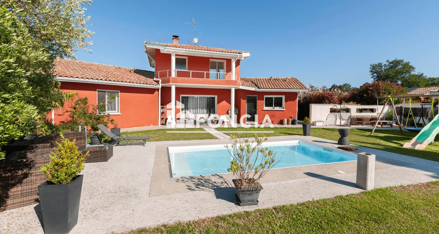 MAISON 6 PIECES AVEC PISCINE-POOL HOUSE-T2 ET GARAGE SUR 2005m2 DE TERRAIN