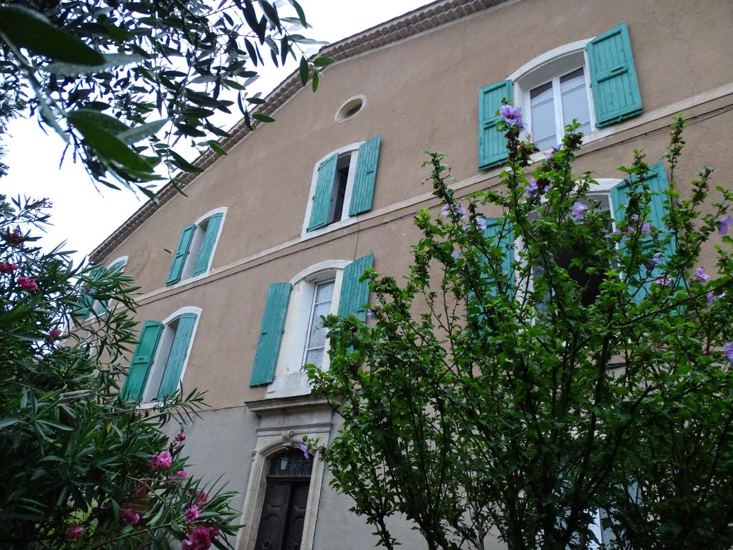 Immeuble de rapport, 5 appartements, garage et jardin