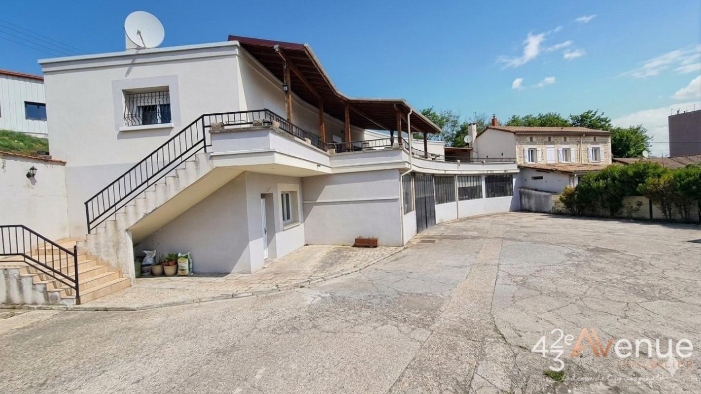 Maison de 140m² F4/ DEPOT  de 230m² et terrain de 950m²