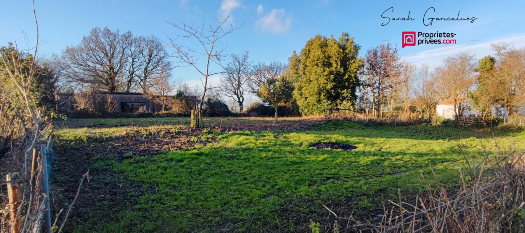 Agréable terrain à batir disponible à Rives De L Yon (85310)