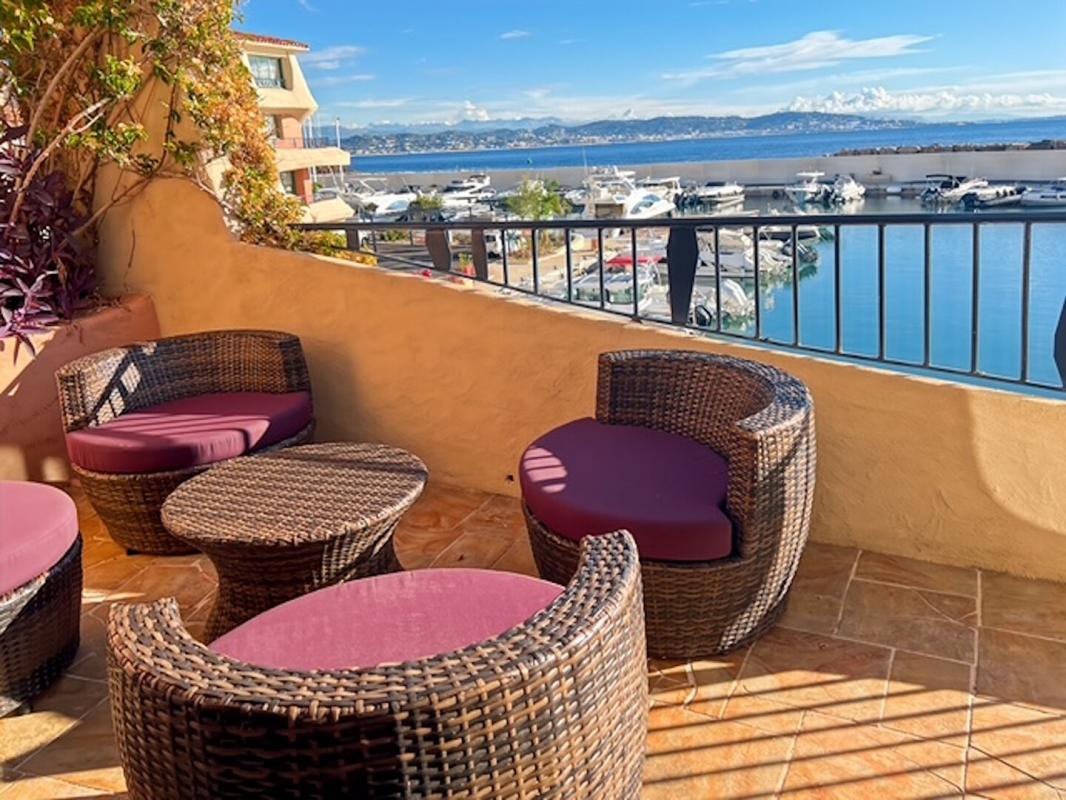 À vendre 2 Pieces vue Mer panoramique Port  la galère