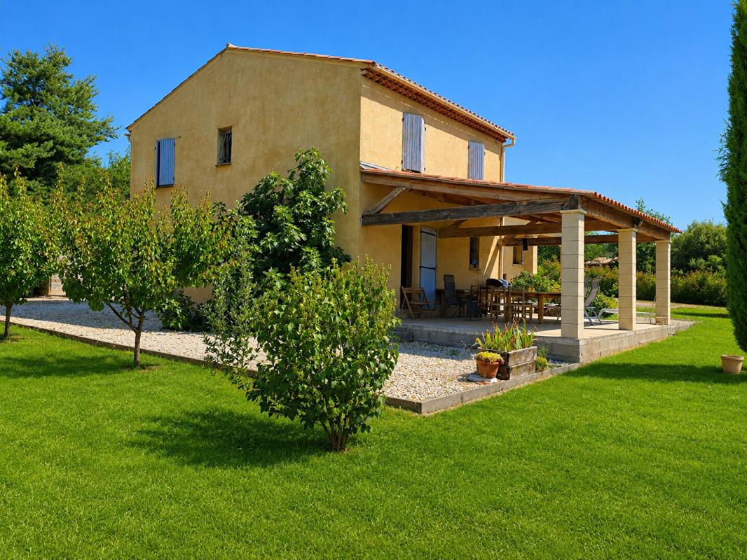 BELLE VILLA 124 M² AVEC GARAGE SUR UN TERRAIN DE 3600 M² - AUREL 84390 399000