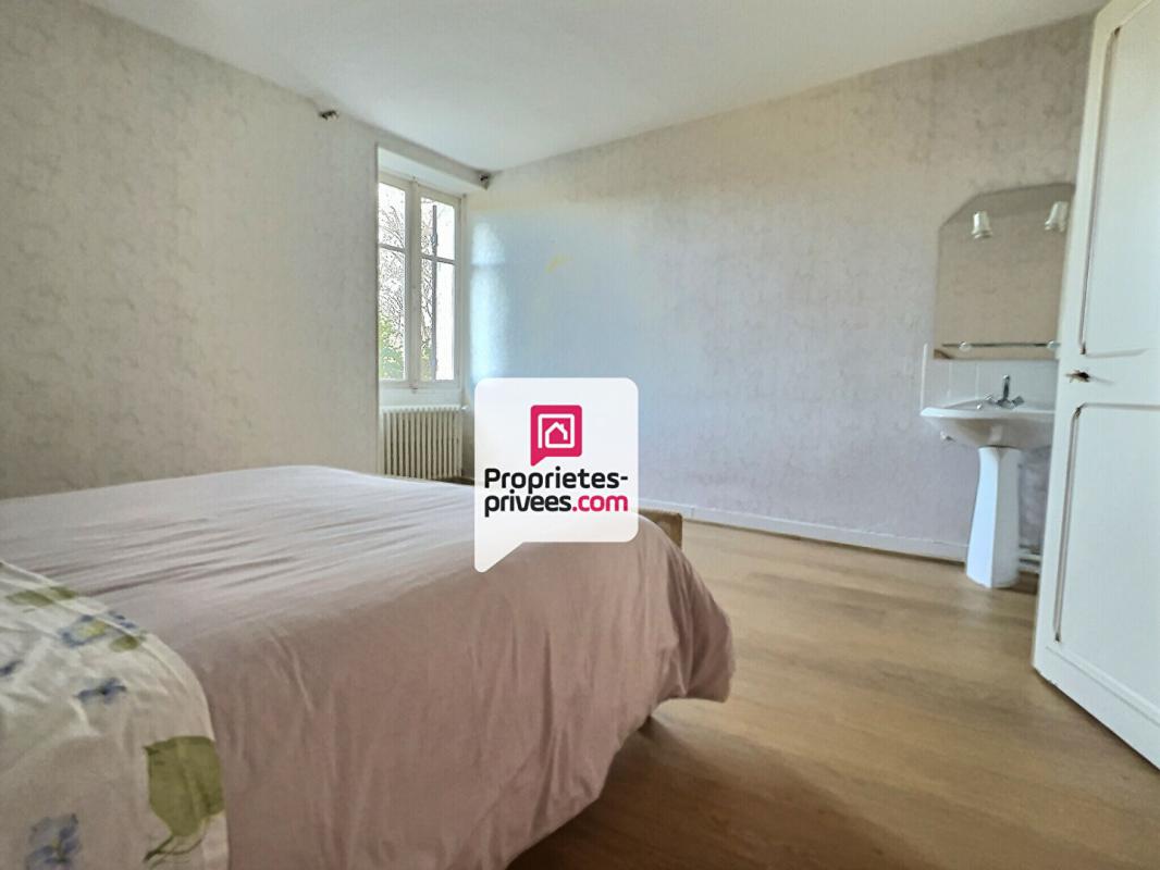 Maison T6 d'env. 163m² avec 4 ch. avec jardin au calme sur CHATEAU-L'EVEQUE (24460)