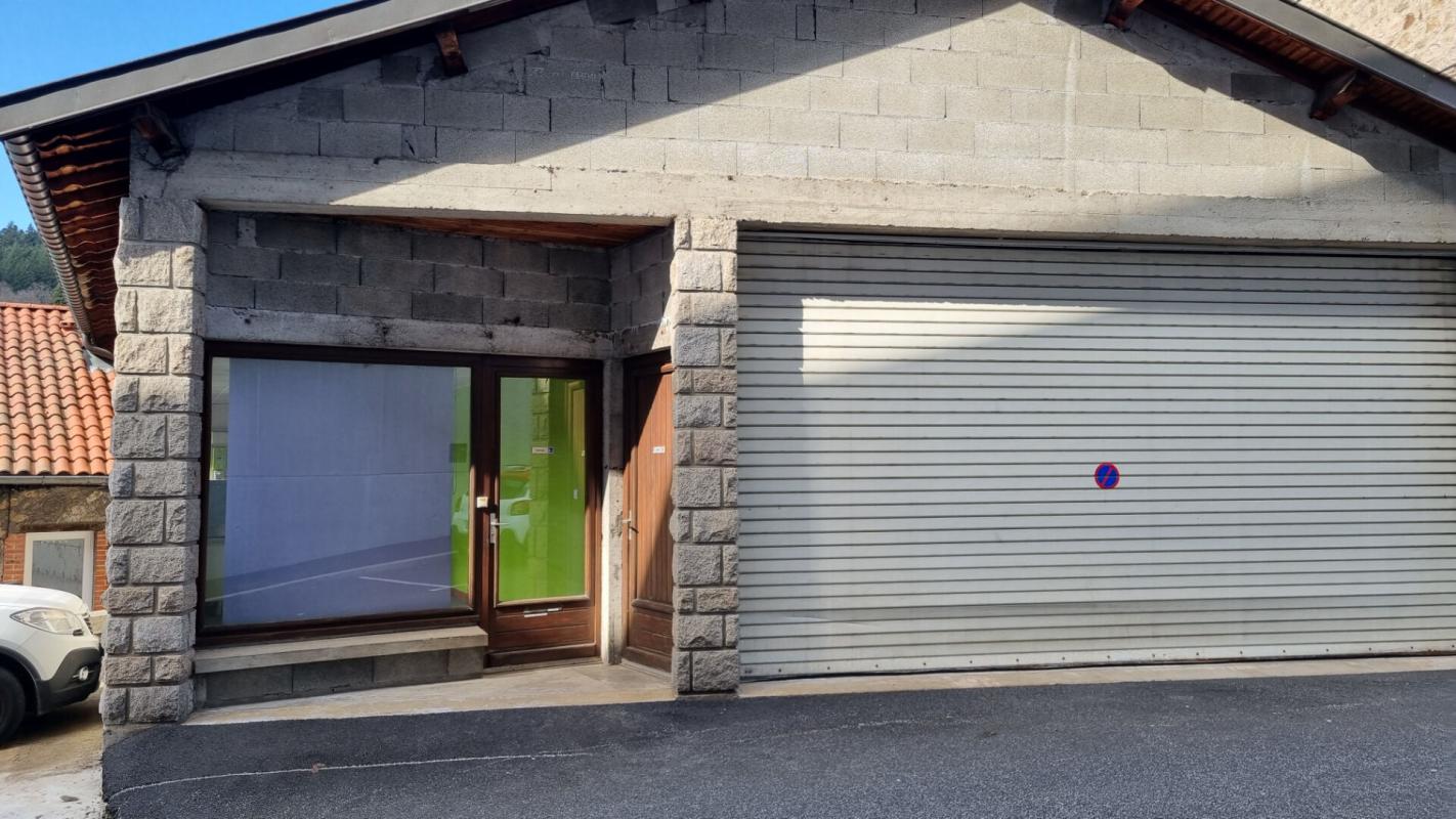 Dunières Centre 43220  300m² d'entrepôt et plateau