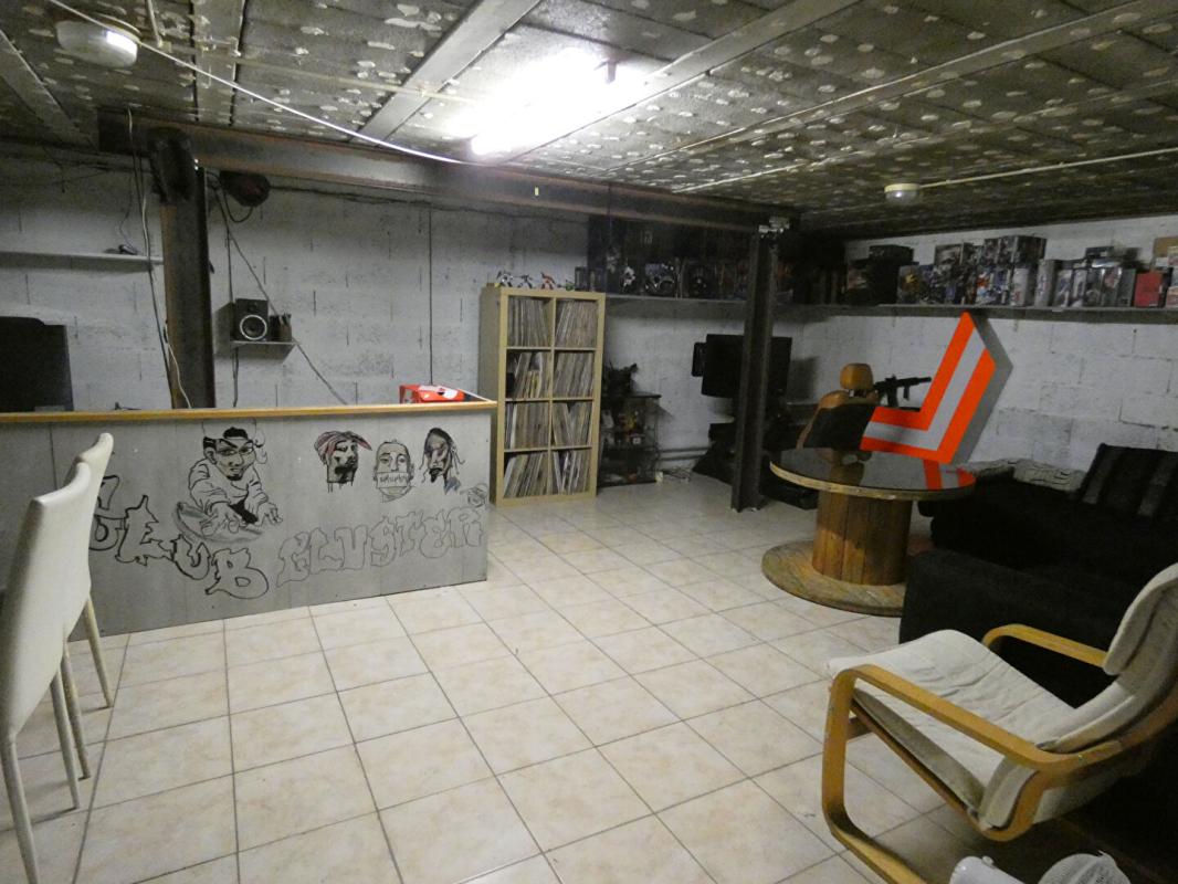 Maison familiale 5 chambres + sous sol total
