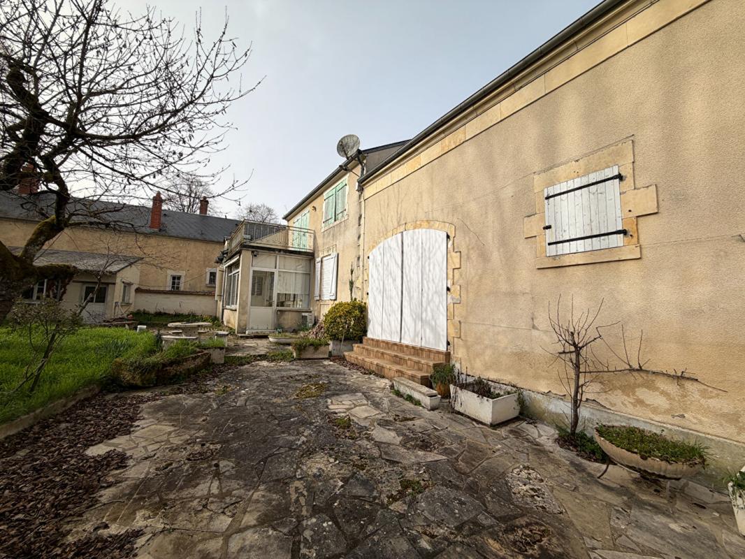 Jolie maison ancienne à rénover à Pougues Les Eaux
