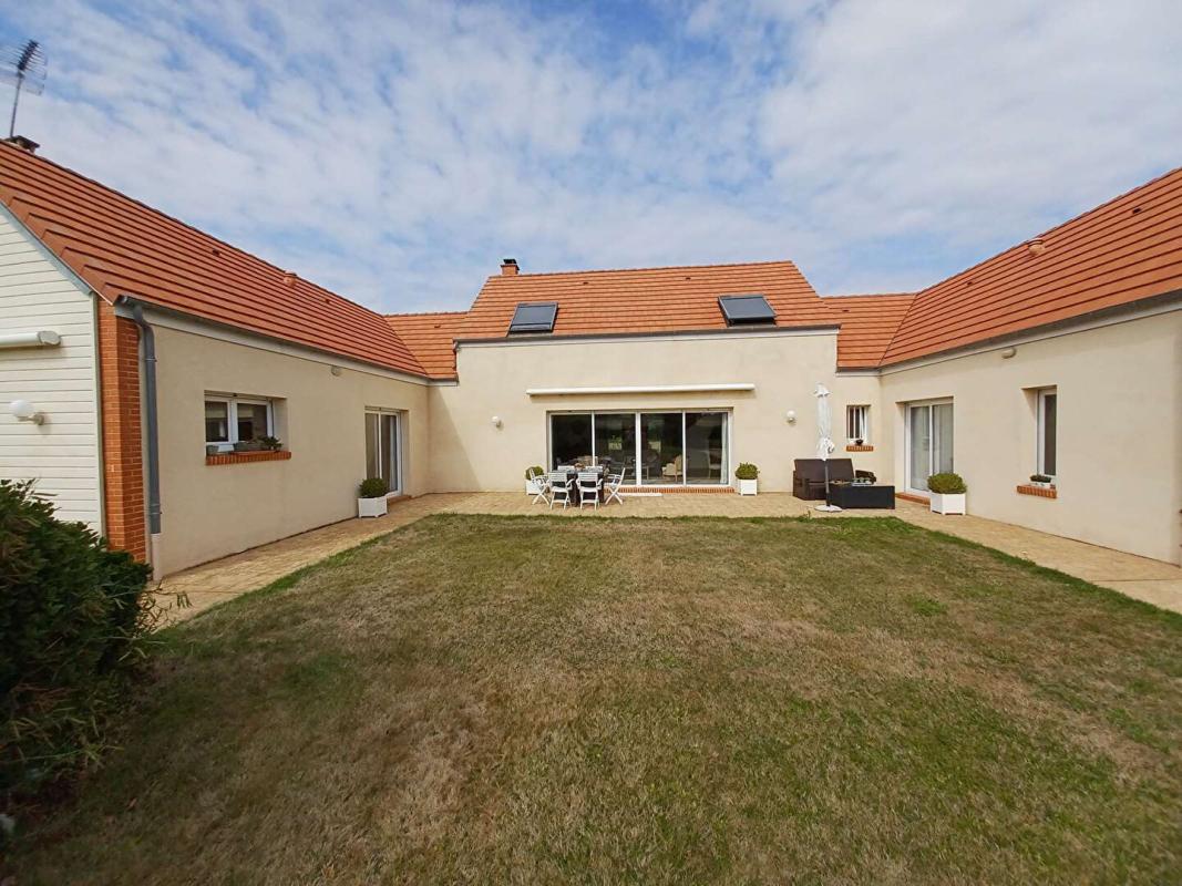 PROCHE L'AIGLE/MORTAGNE MAGNIFIQUE PROPRIETE 5 pièce(s) 233.5 m2 avec piscine