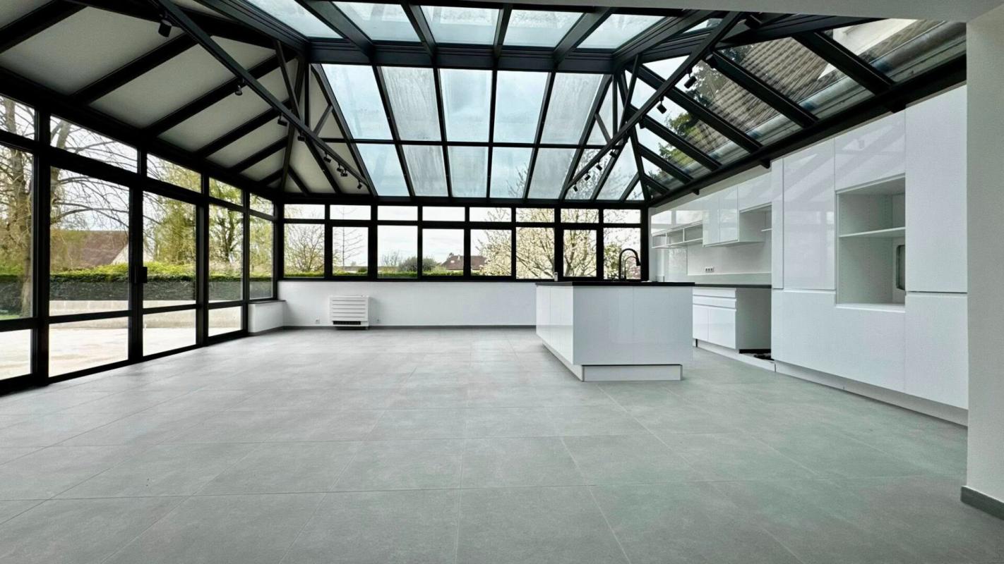 Propriété d'exception 221 m² de luminosité sur presque 3 000 m² de terrain