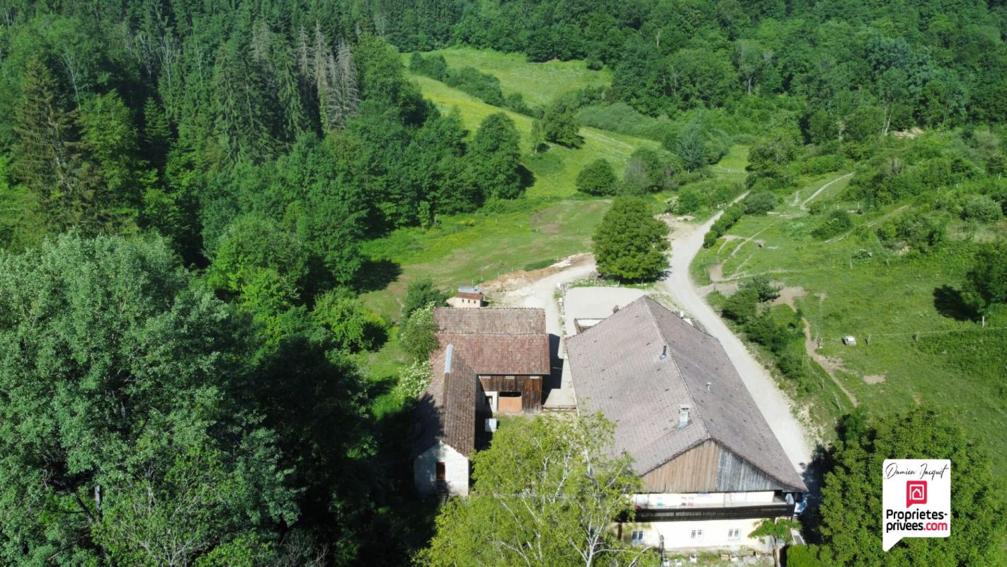 Glay 25310 - Maison et dépendance 5 pièces 3 chambres 177 .1 m2. Ecuries 298.4 m² . Dépendances 792.44 m²