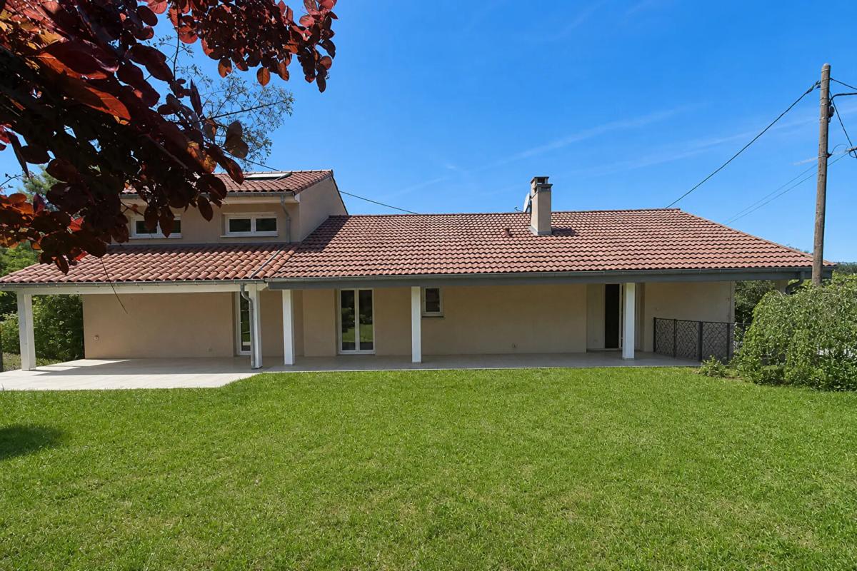 MAISON FAMILIALE 200 M2 T 8 AVEC TERRASSE ET JARDIN