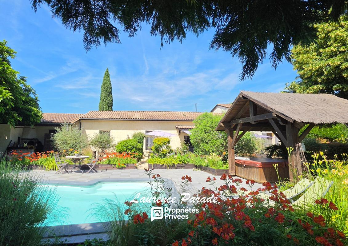 Maison et deux logements garage piscine