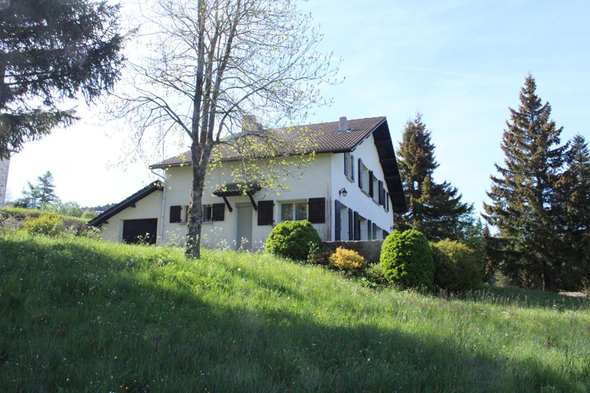 Exclusivité Maison avec deux habitations de 166 m2 sur une parcelle de 5400 m²