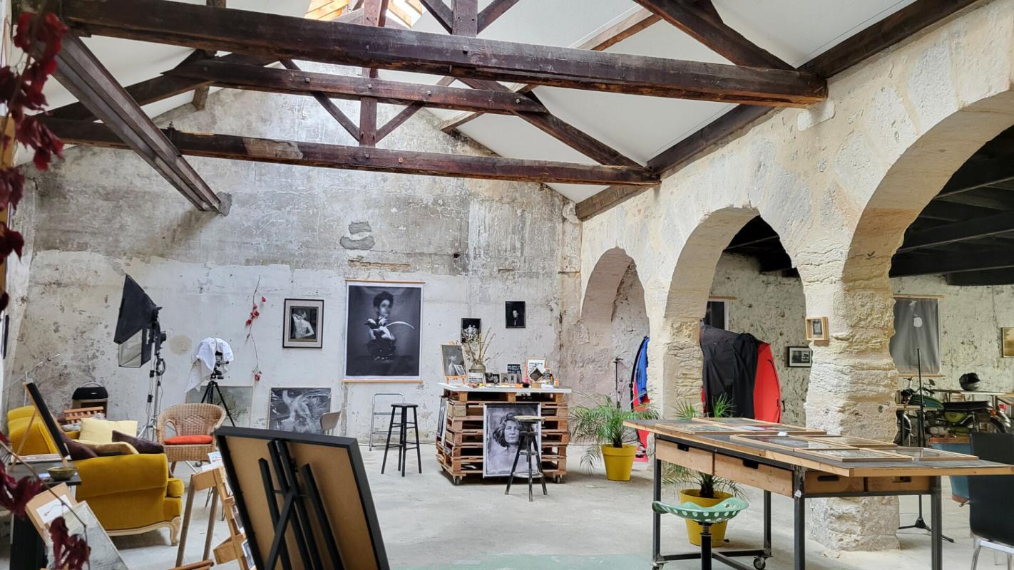 24000 Perigueux maison divisée en 2 apparts  f2 et f3 et atelier professionnel  artistique et galerie