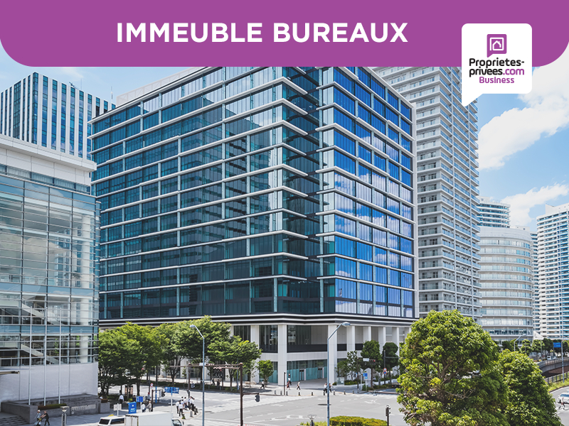 Batiment professionnel d'env. 1200m² avec bureaux et showroom sur VERGT (24380)