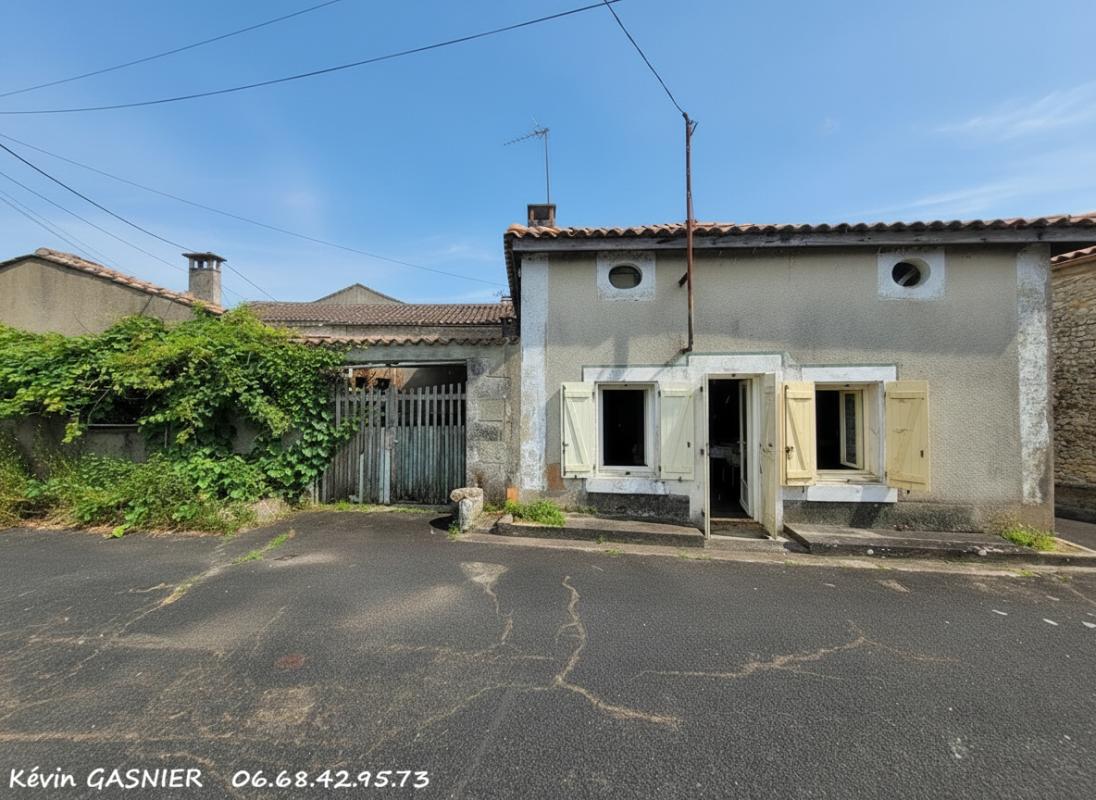 BALZAC (16430) : Maison à rénover de 51m2 + dépendances