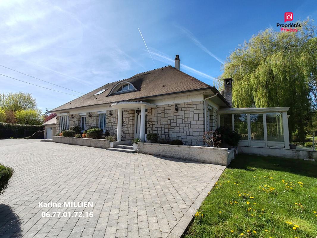 IVRY LA BATAILLE 27540 Maison individuelle avec véranda chauffée - 1 étage - 4 chambres - Double garage - Quart port - Piscine Hors Sol Chauffée - Terrain - 416000  HAI
