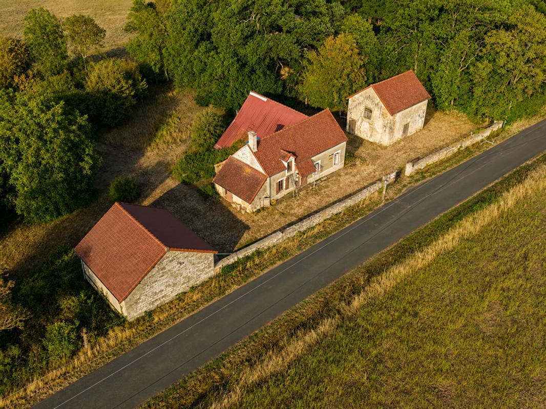Chateaumeillant Longère idéale pour vos projets