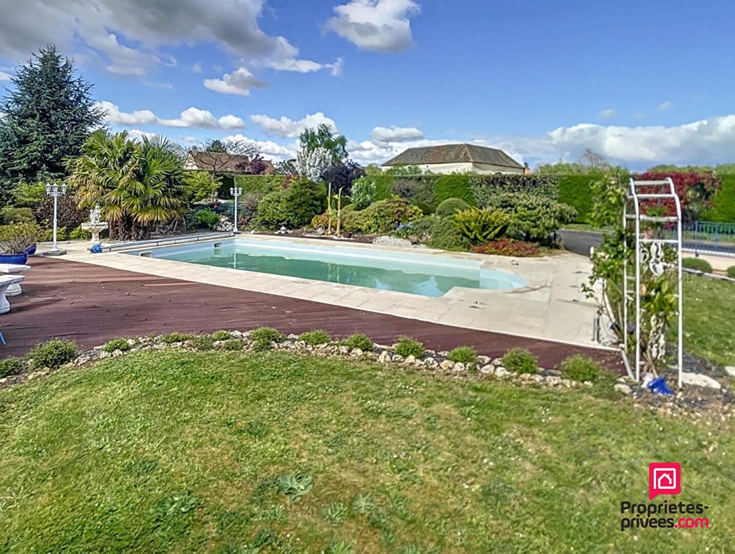 Secteur Mamers, villa contemporaine de 230 m2 avec piscine