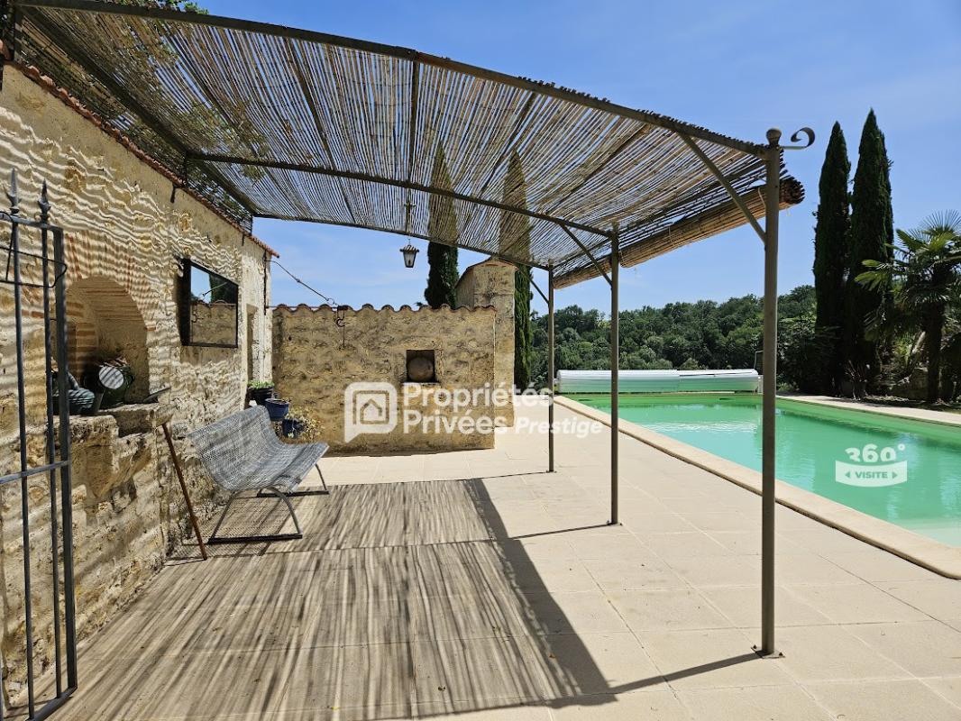 DOMAINE D'EXCEPTION XIXème  BEAUVILLE (330 m²  - 14 hectares)