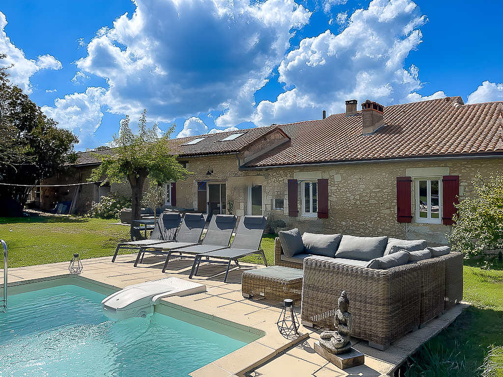 Charmante propriété en pierre, 254 m² à l'ouest de PERIGUEUX 24000