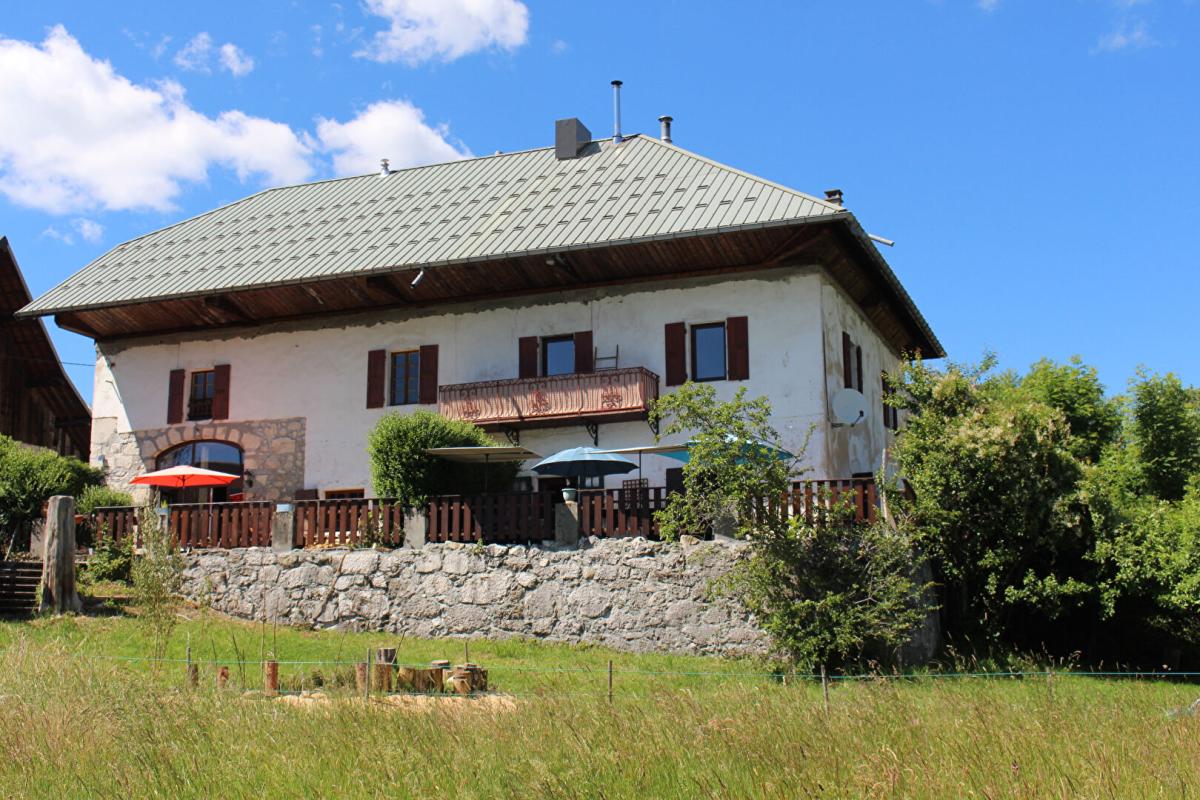 Maison Les Deserts de 301 m² divisée en 3 duplex