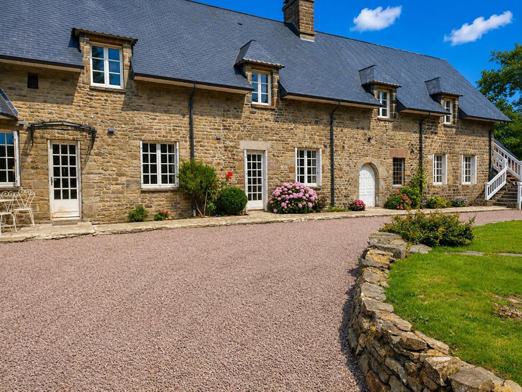En Basse Normandie : Manoir de 331m2 de 8 pièces sur plus de 6 hectares ! Belle rénovation !