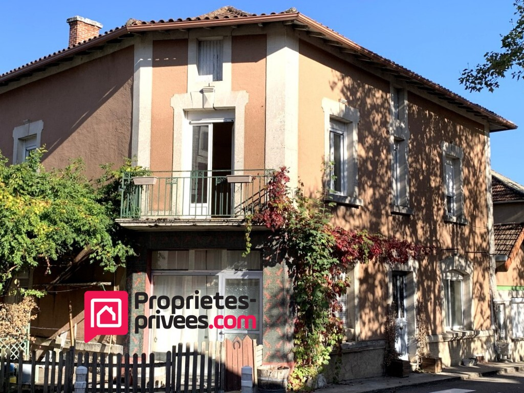 Maison de village 240 m², 6 chambres, avec jardin et local commercial