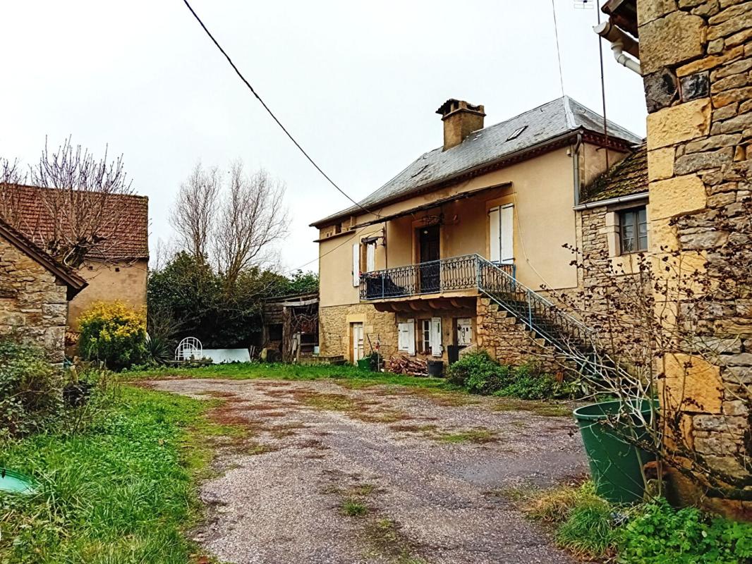 Corps de ferme 280 m2 maison et granges