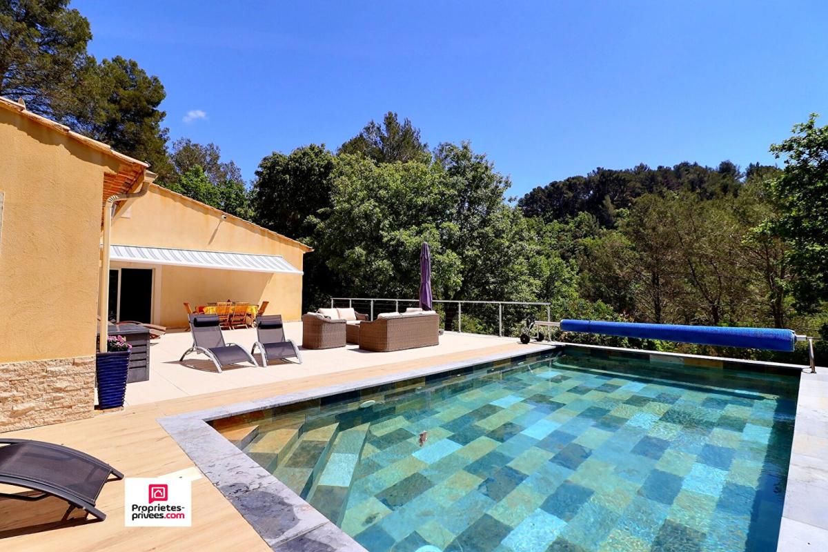 Propriété à Evenos (83330) 10 pièces 293 m2 - deux maisons sur  une parcelle de 69215 m2