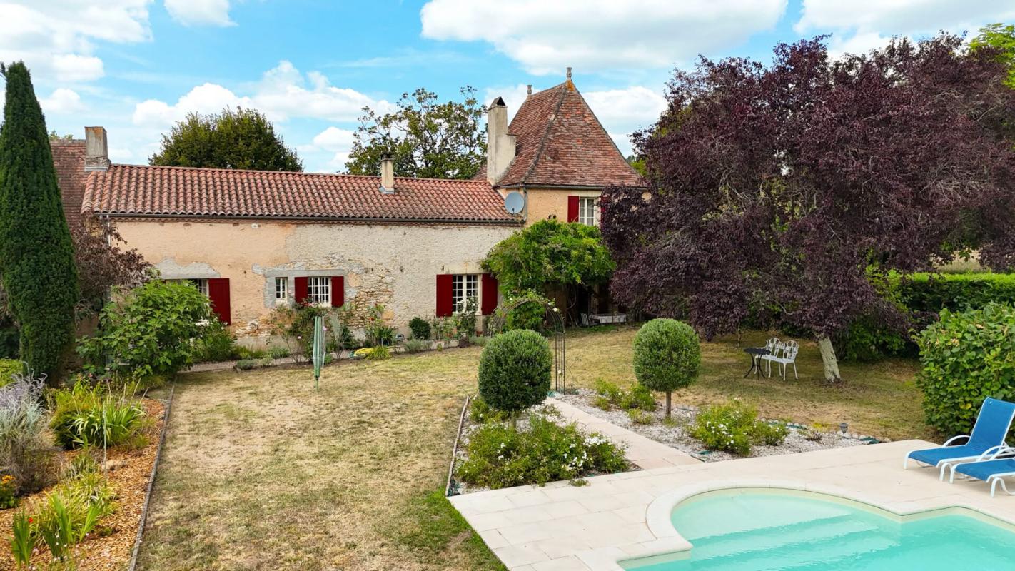 Maison lumineuse avec 4 chambres et piscine