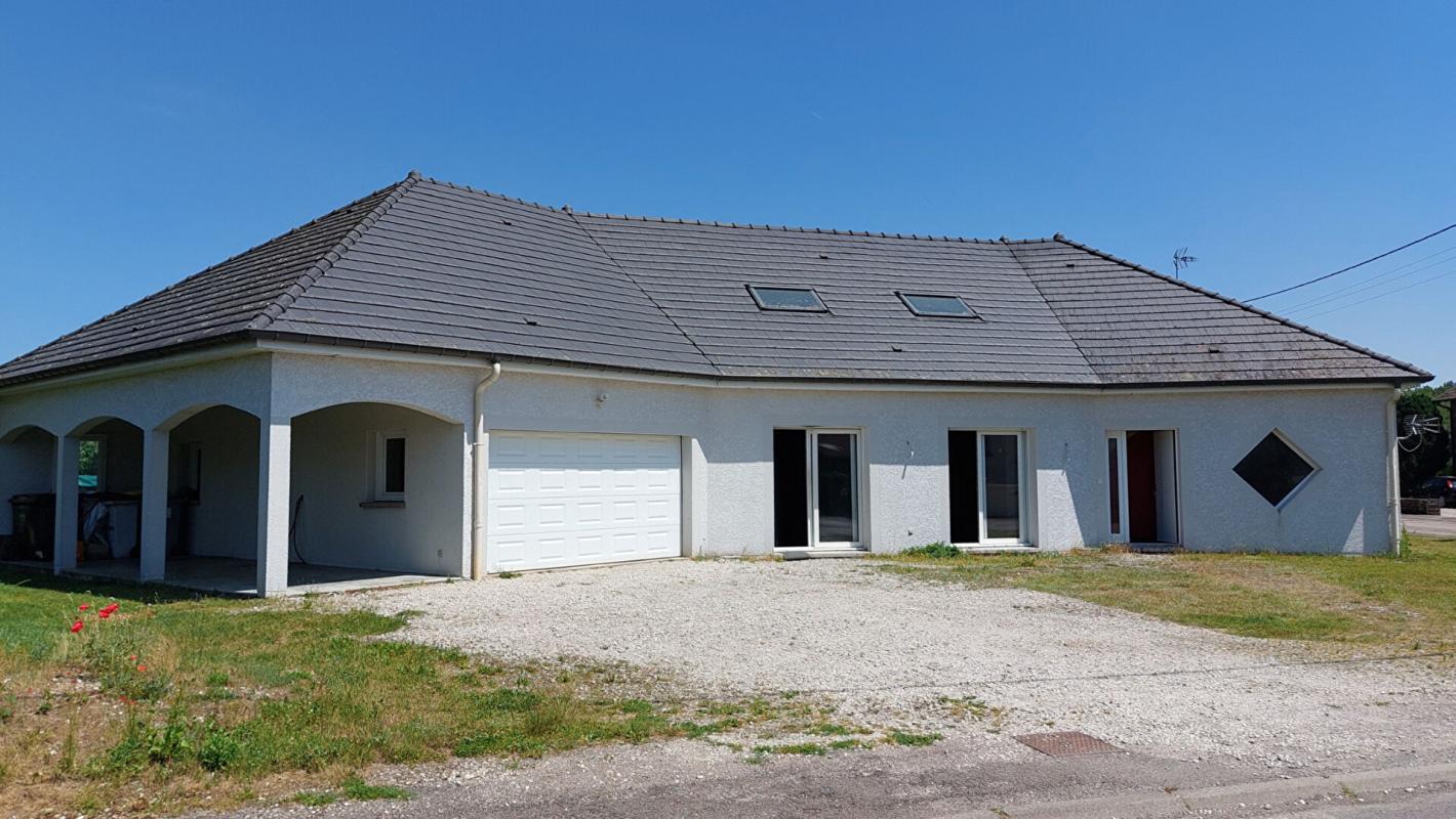 Maison Saint Loup sur Semouse 6 pièce(s) 214 m2 plain pied jardin