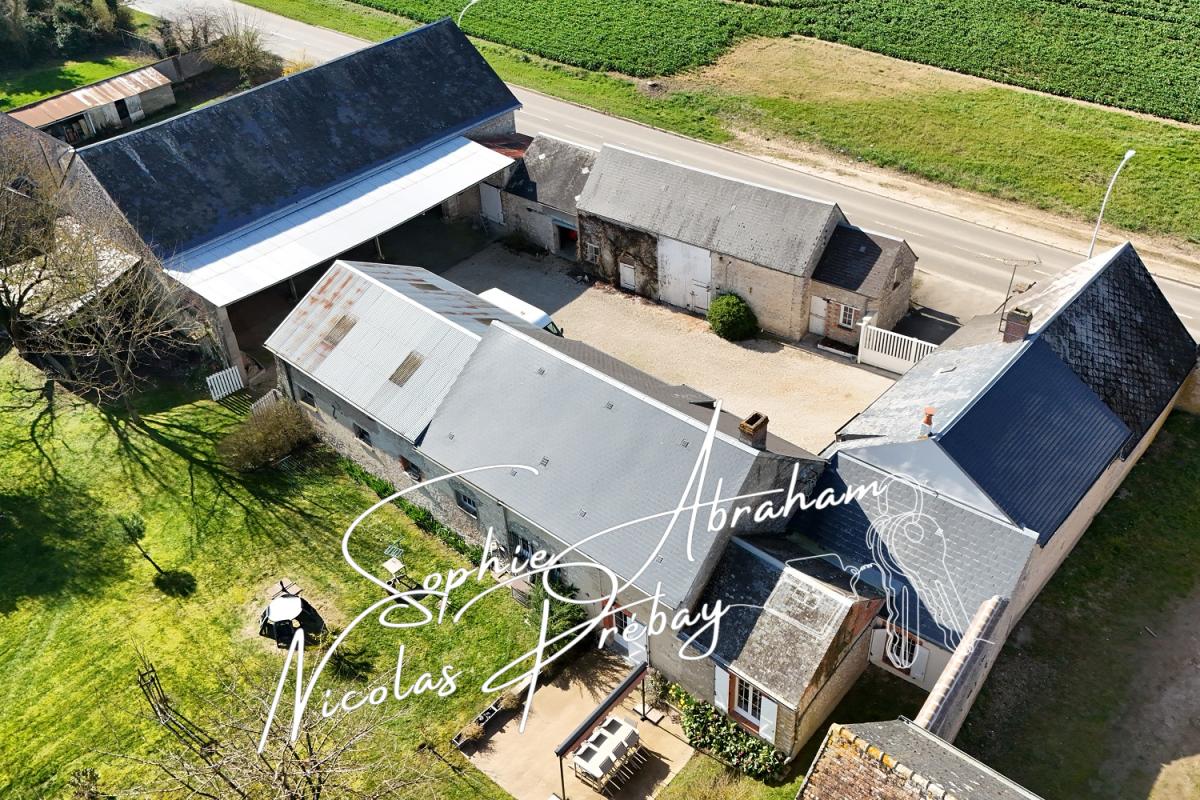 Corps de ferme avec nombreuses dépendances. Fort potentiel !