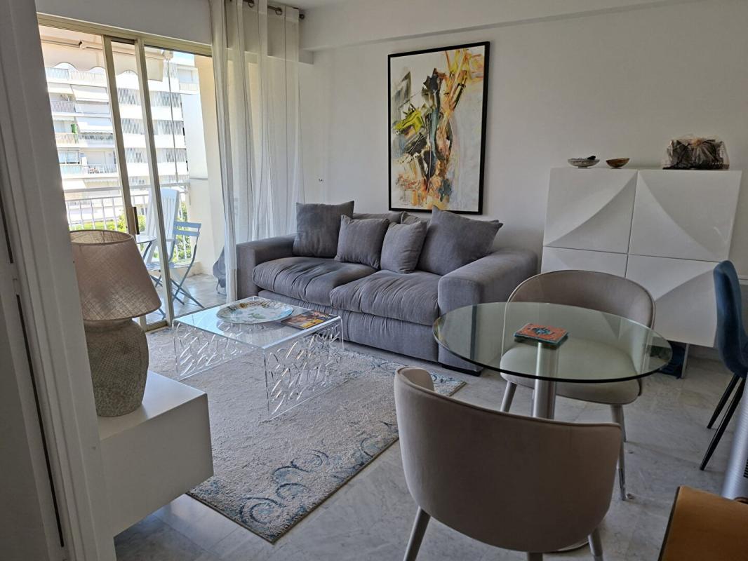 Location d un appartement  T2  de 36,75 m 2 a cannes