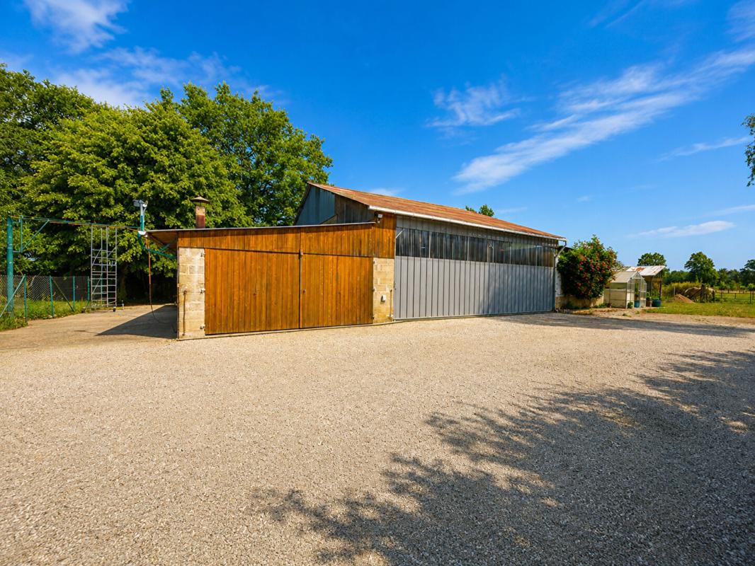 Maison rénovée sur 2 ha avec box chevaux - Secteur Mamers