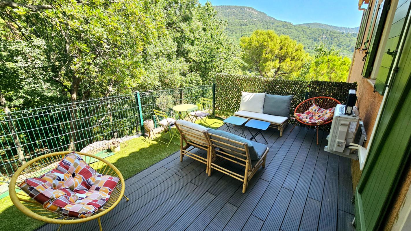 Maison mitoyenne totalement rénovée avec jardinet