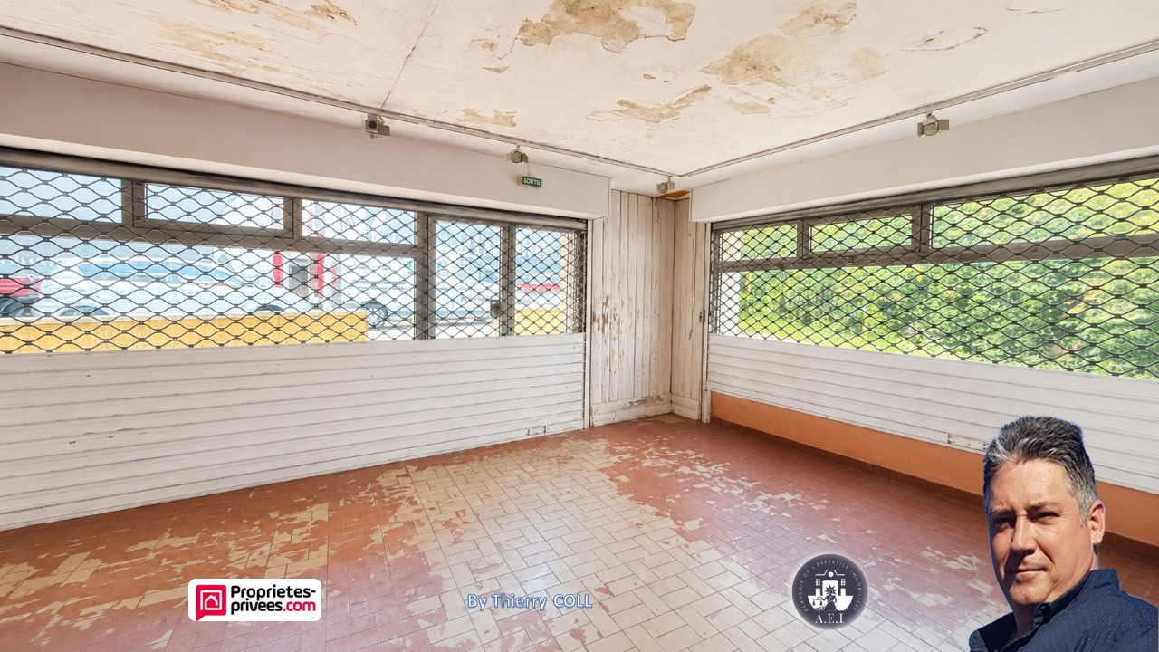 PONT D AIN - MURS COMMERCIAUX 282 m², local libre avec parking