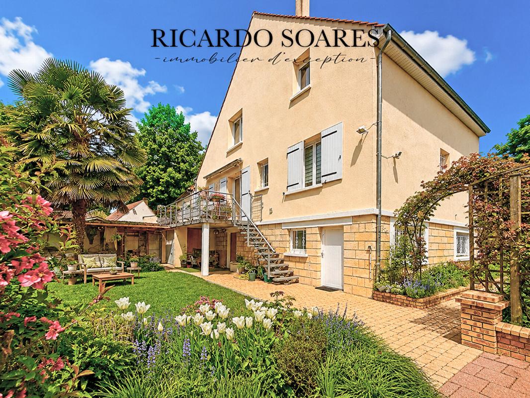 60290 MONCHY-SAINT-ELOI - MAISON FAMILIALE 164m2 au sol / 4 ou 5 CHAMBRES / 2 GARAGES / JARDIN