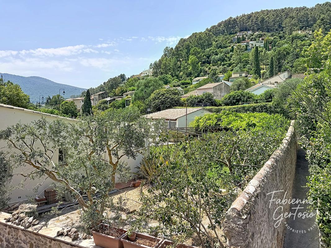 Solliès-Toucas ! maison de village de 85m2